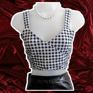 Black white crop top